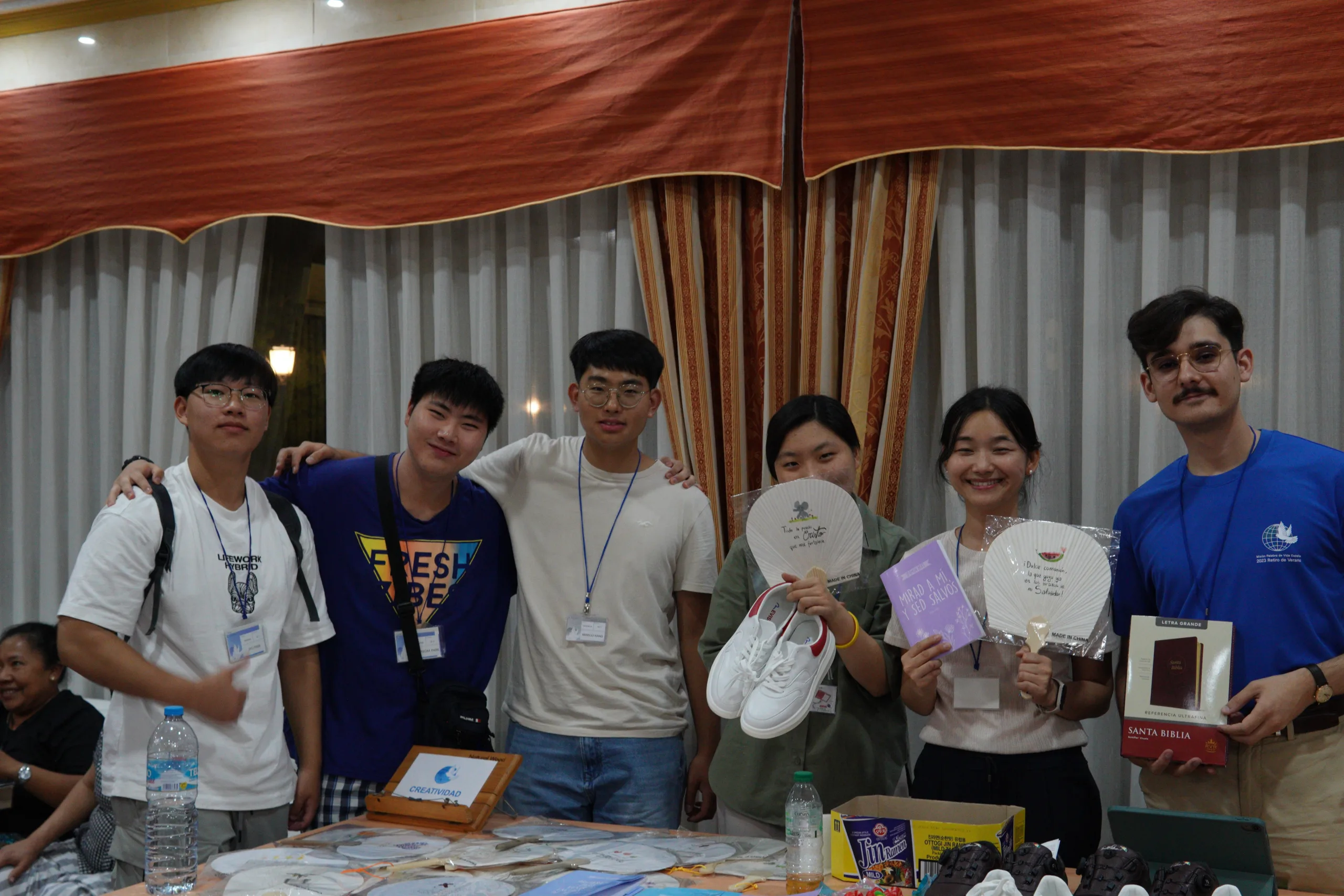 Comunión con los hermanos Comunión con los hermanos